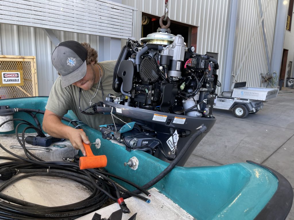 Outboard motor service